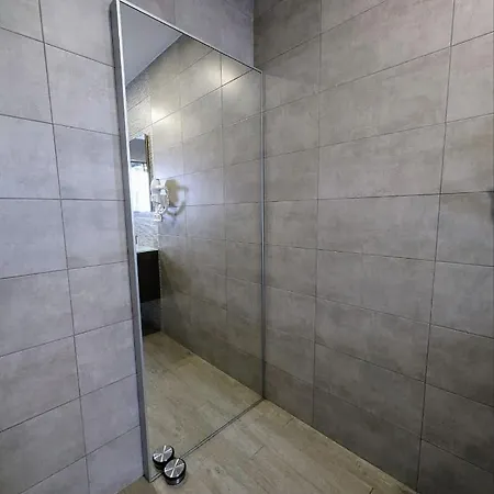 M-odern Apartment *